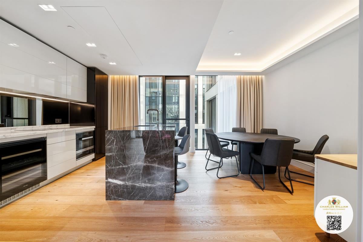 Flat Belvedere Road in Greater London