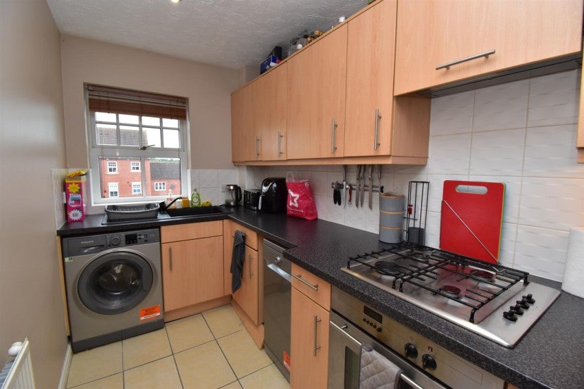 Flat Purser Drive in Warwick