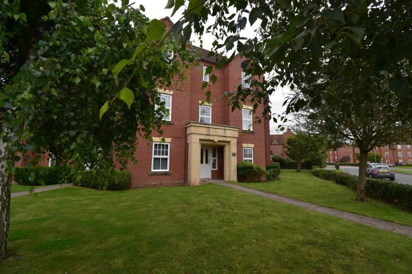 Flat Purser Drive in Warwick