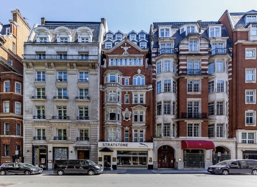 Flat Berkeley Street in London