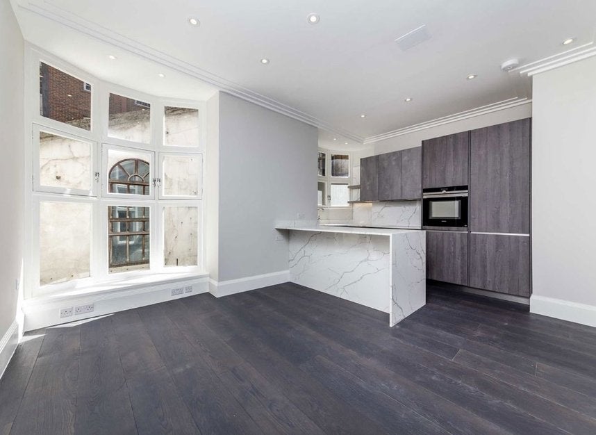 Flat Berkeley Street in London