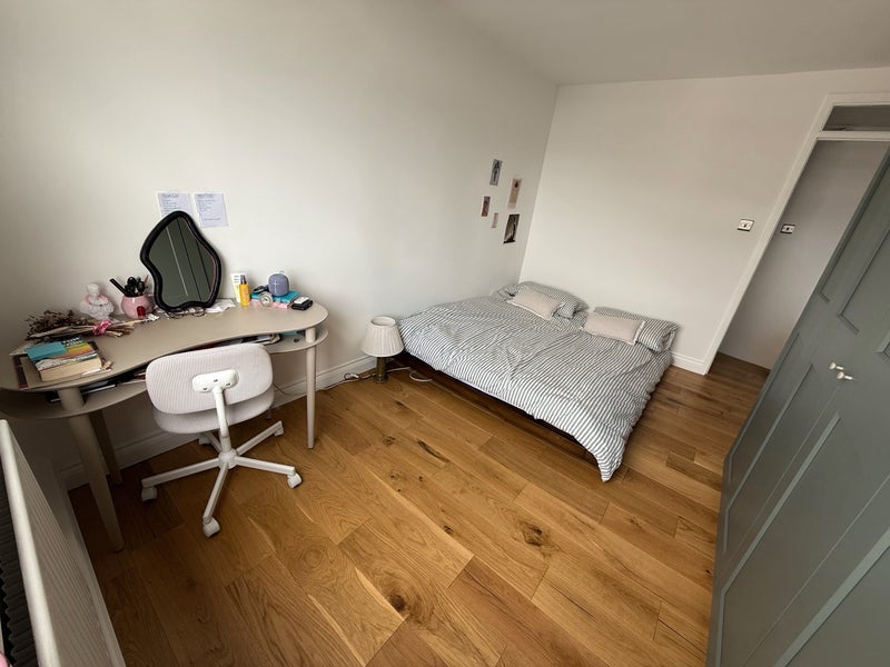 Room Shepherds Bush Green in Greater London