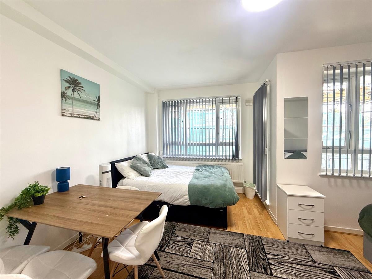 Flat Argyle Square in Greater London