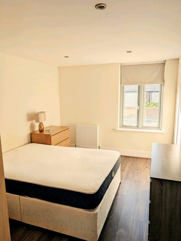 Flat Nursery Road in Greater London