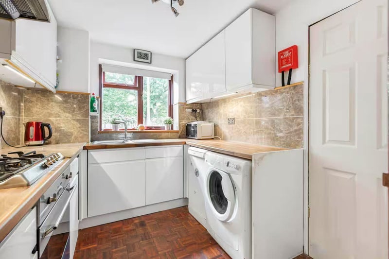 Room Watson Street in Greater London