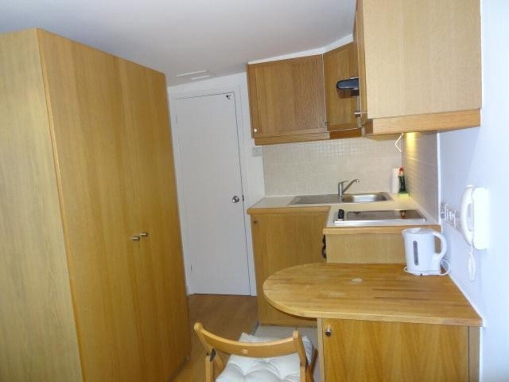 Flat Mabledon Place in Greater London