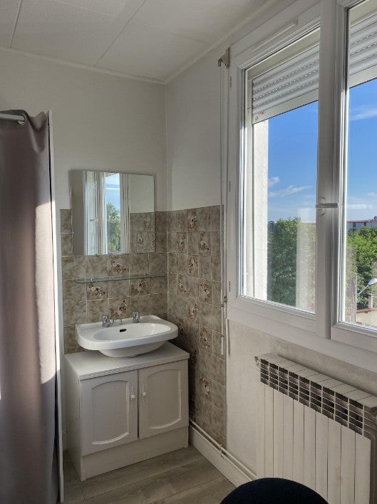 Room Rue des Treilles in Libourne
