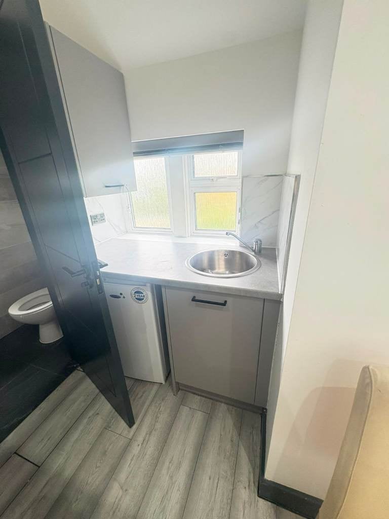 Flat Penderry Rise in Greater London