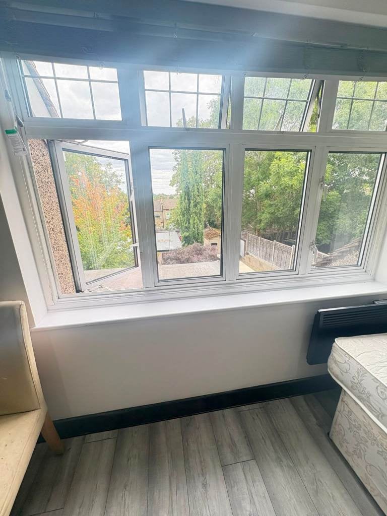 Flat Penderry Rise in Greater London