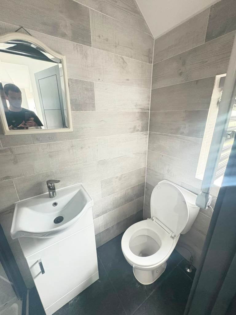 Flat Penderry Rise in Greater London