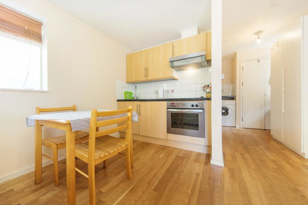 Flat Camberwell Road in Greater London