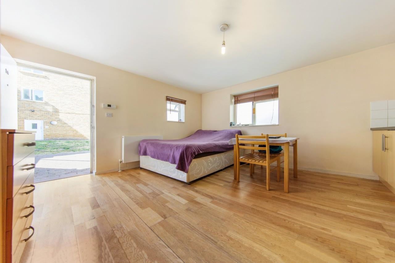 Flat Camberwell Road in Greater London