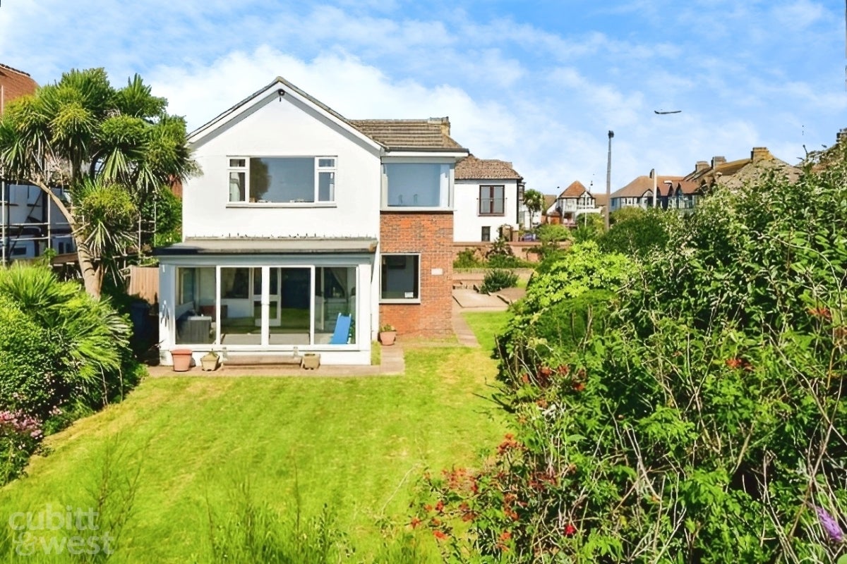House Ghyll Side Road in Rother
