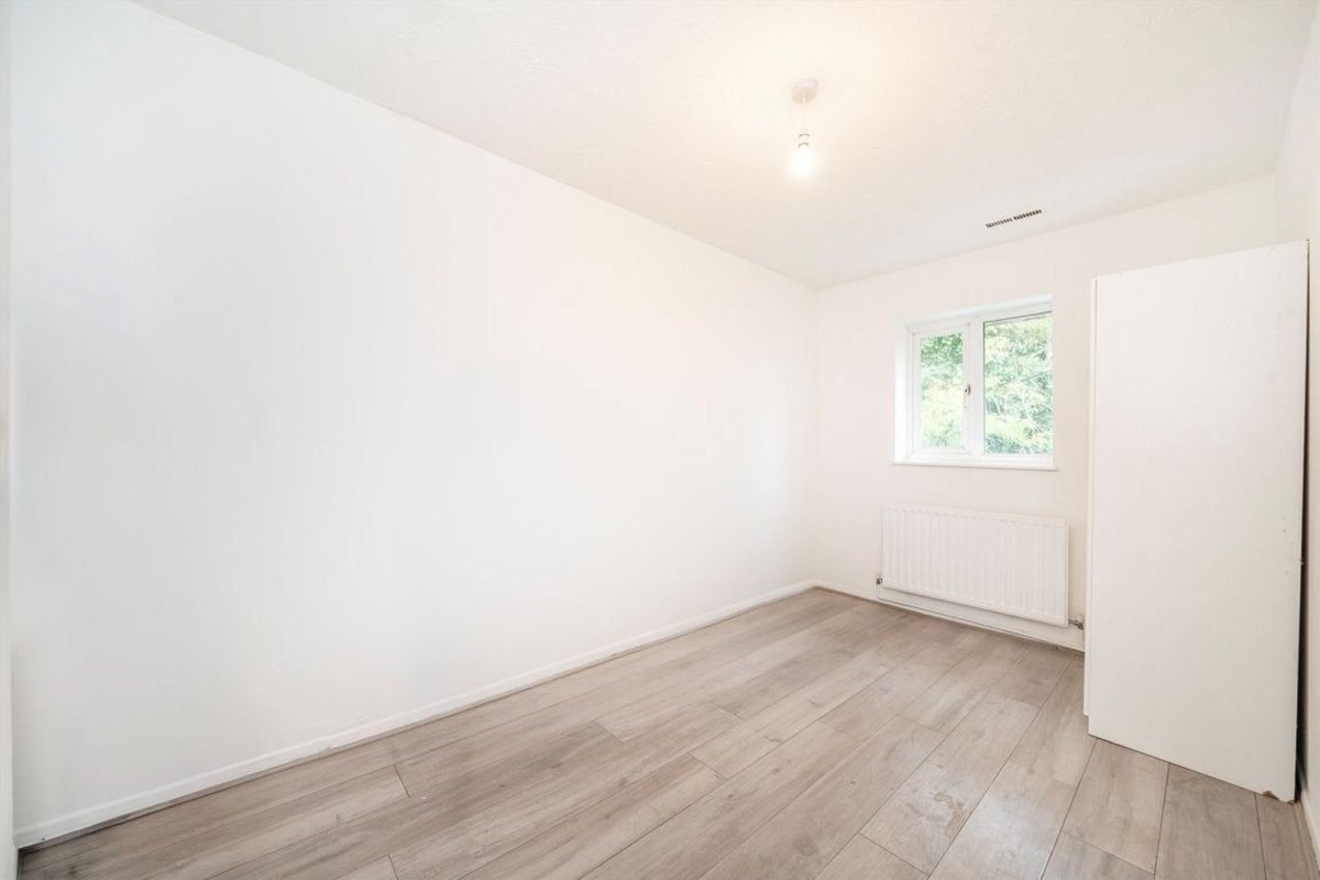 Flat Ambassador Square in Greater London