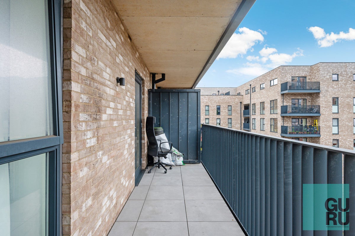 Flat Byron Road in London