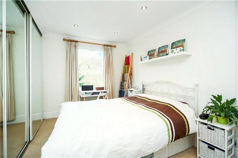 Flat Brook Green in Greater London