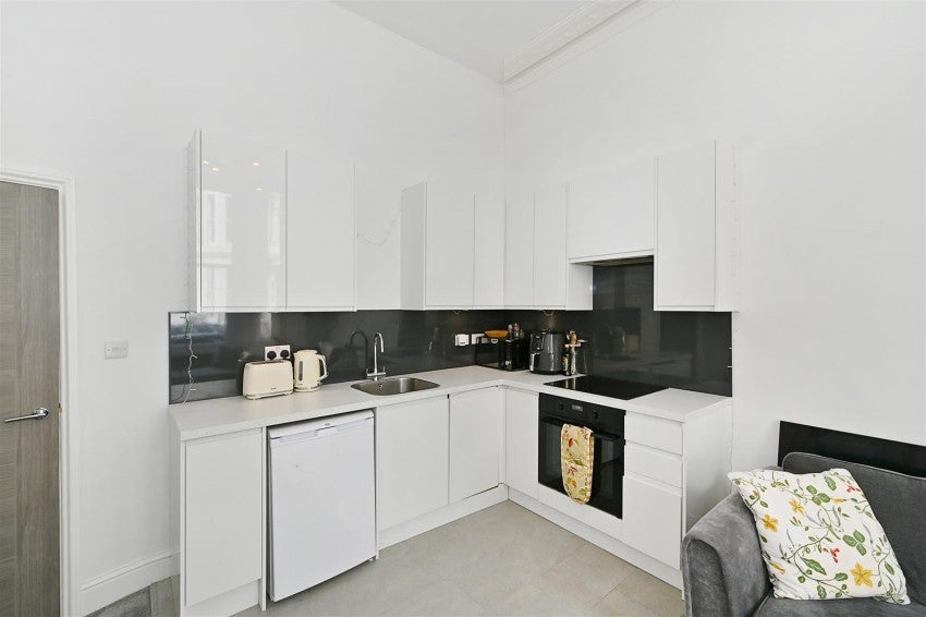 Flat Fairholme Road in Greater London
