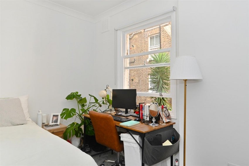 Flat Fairholme Road in Greater London