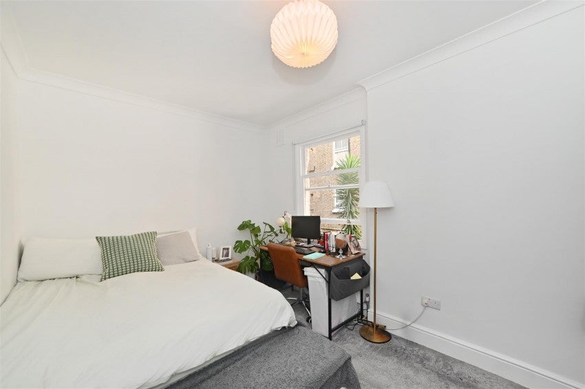 Flat Fairholme Road in Greater London