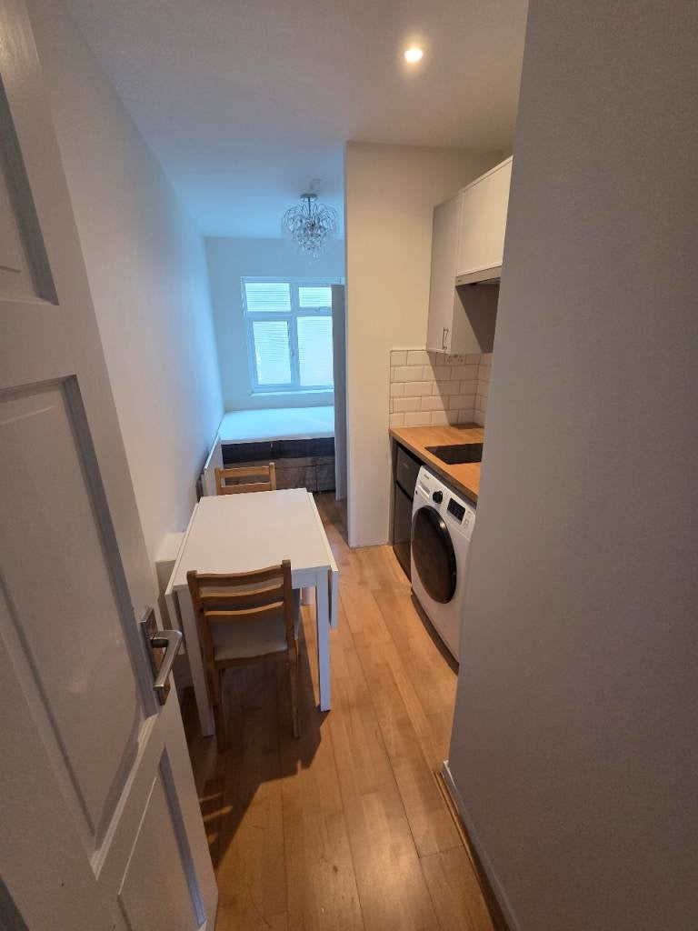 Flat Tockley Road in Burnham
