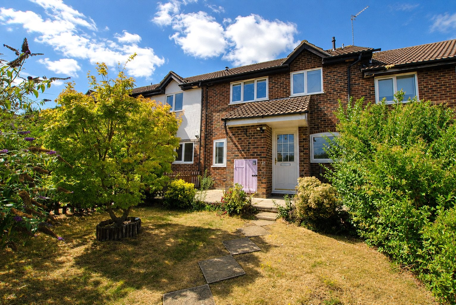 House Woodger Close in Guildford