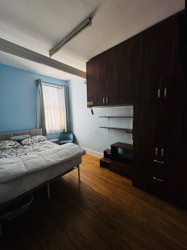 Room Plashet Road in Greater London