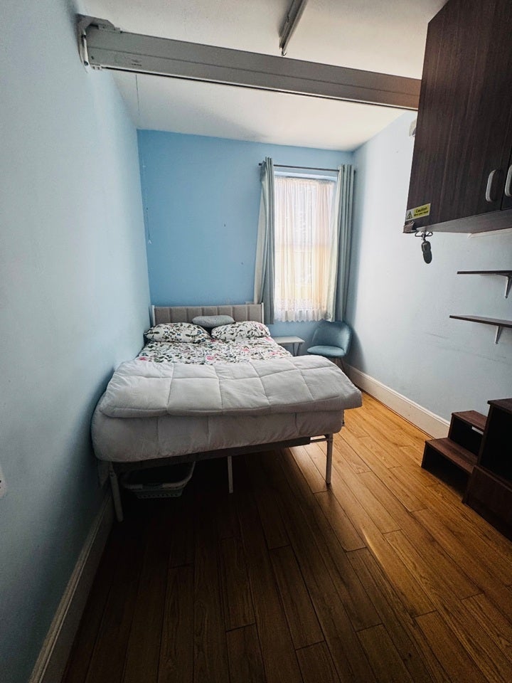 Room Plashet Road in Greater London
