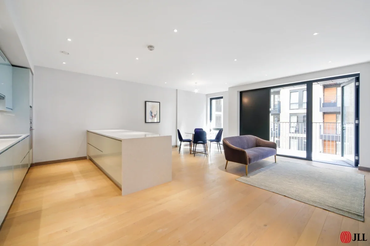 Flat Ferrier Street in Greater London