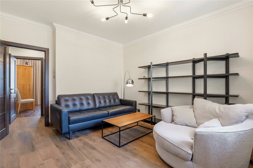 Flat Cornwall Crescent in Greater London