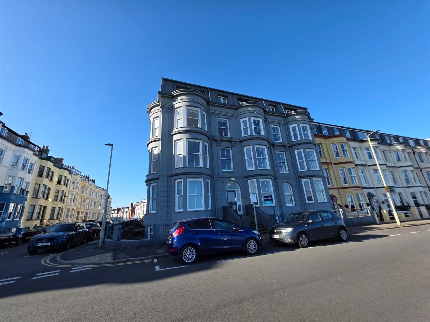 Flat Queen's Parade in Scarborough