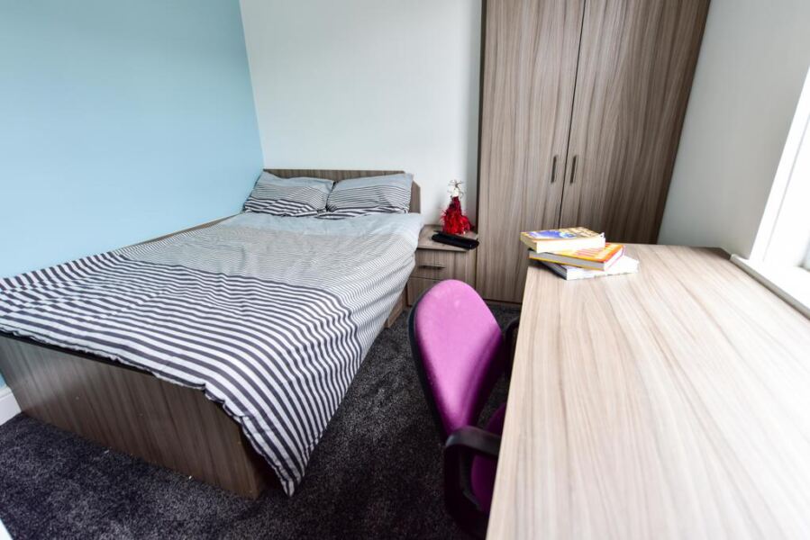 Flat Ebor Street in Leeds