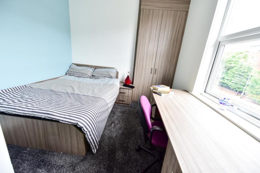 Flat Ebor Street in Leeds
