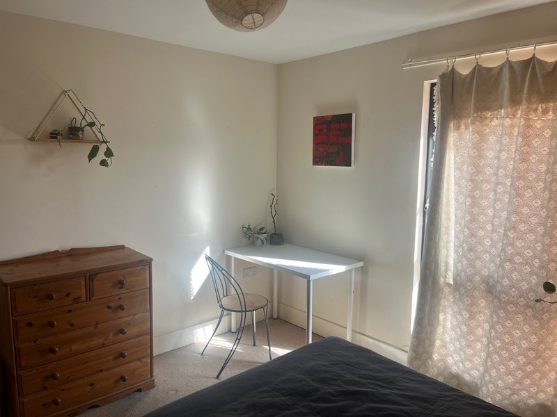 Room Berger Road in Greater London