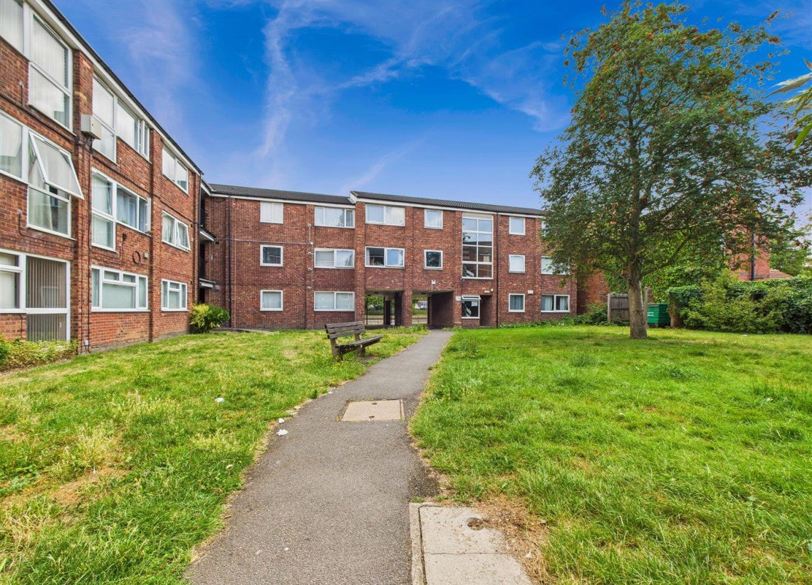 Flat Coton Road in Nuneaton and Bedworth