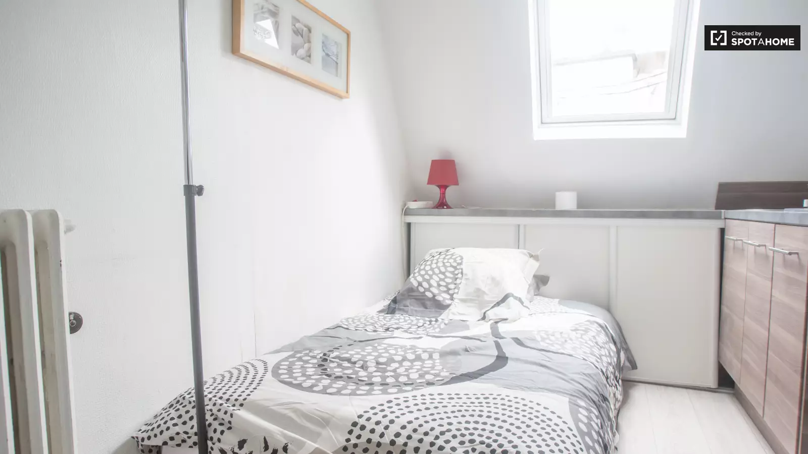 Flat Rue des Renaudes in Paris