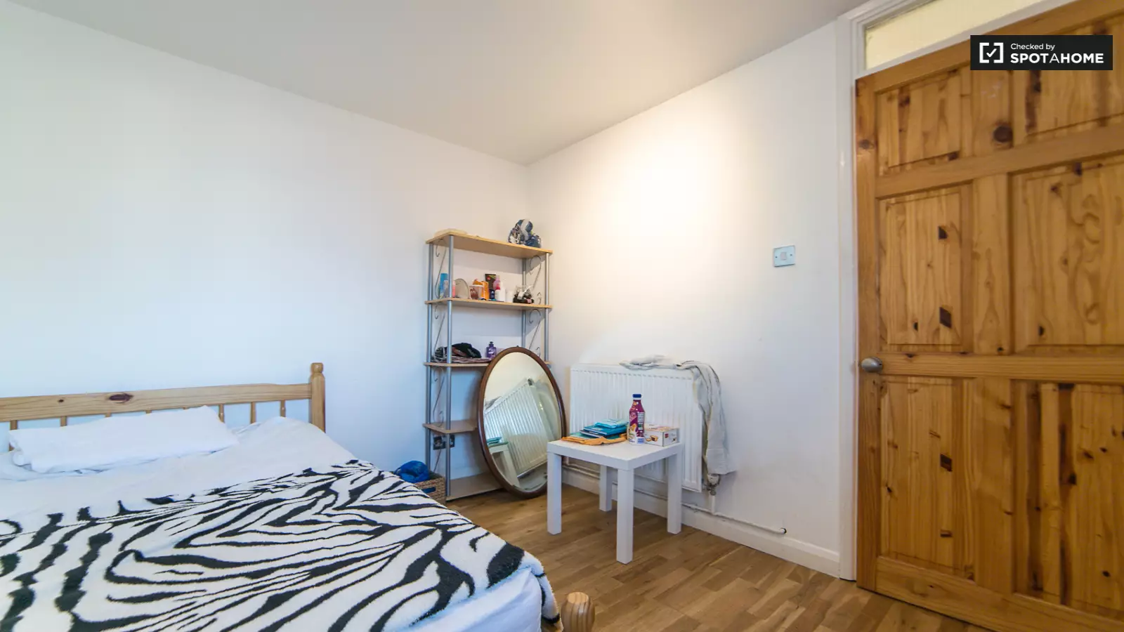 Flat Prince John Road in Greater London