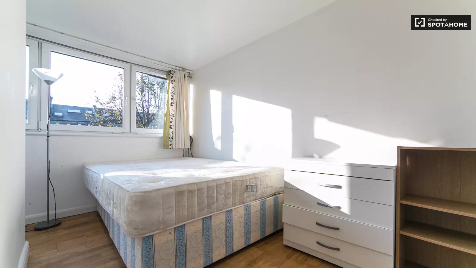 Flat Prince John Road in Greater London