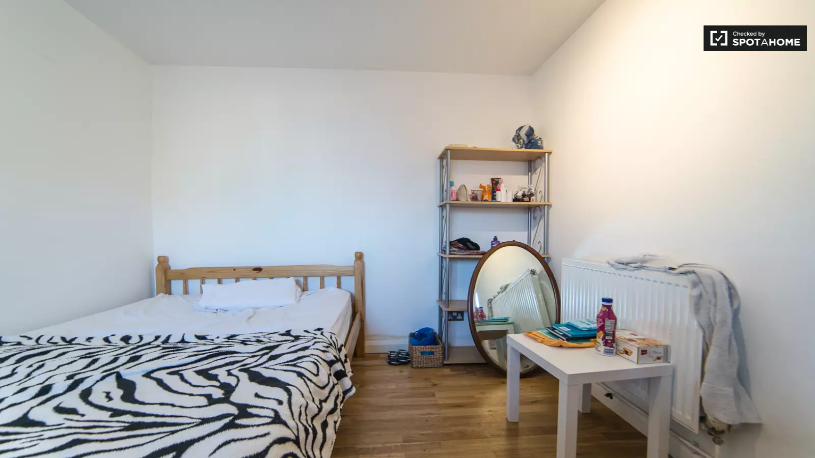 Flat Prince John Road in Greater London