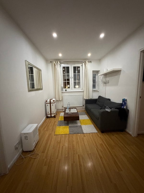 Room Lowood Street in Greater London