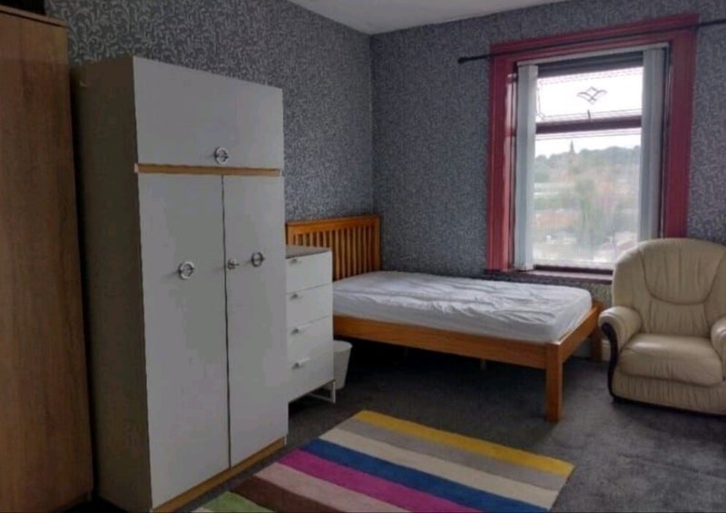 Room Stanley Road in Wakefield