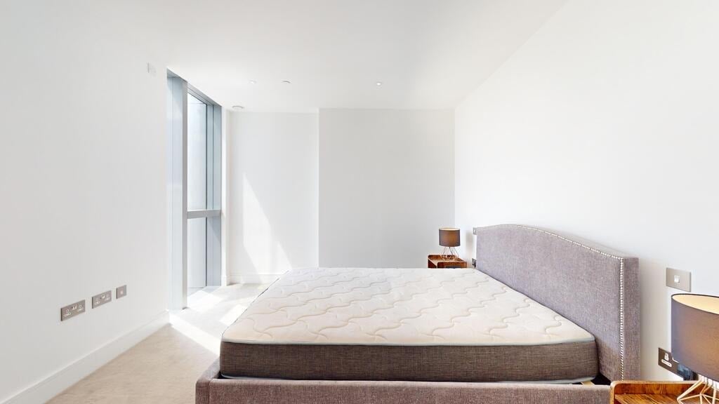 Flat Dingley Road in Greater London