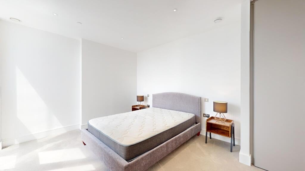 Flat Dingley Road in Greater London