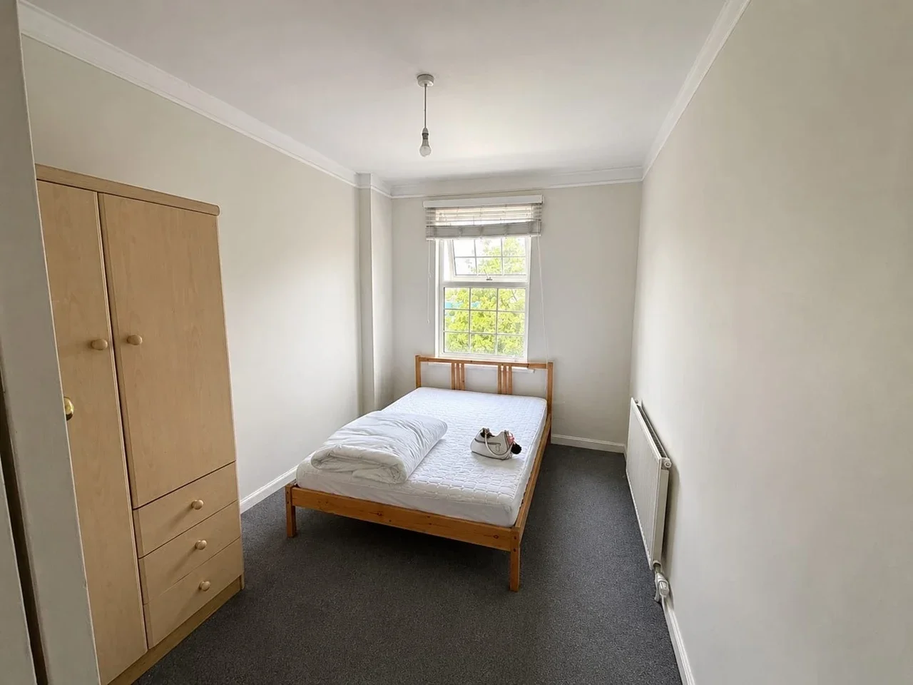 Room Western Avenue in Greater London