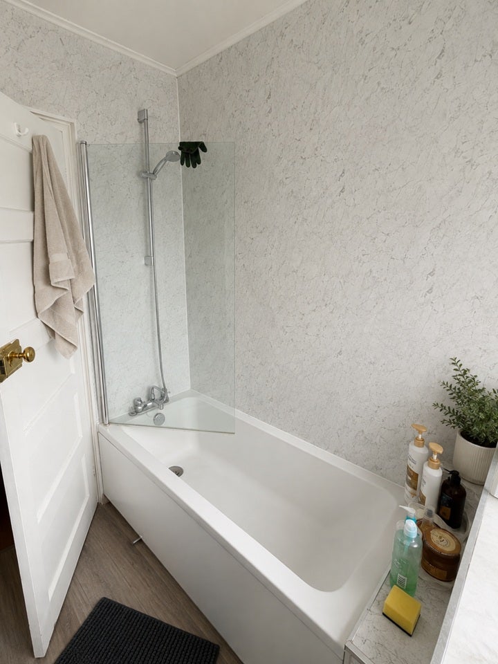 Room Western Avenue in Greater London