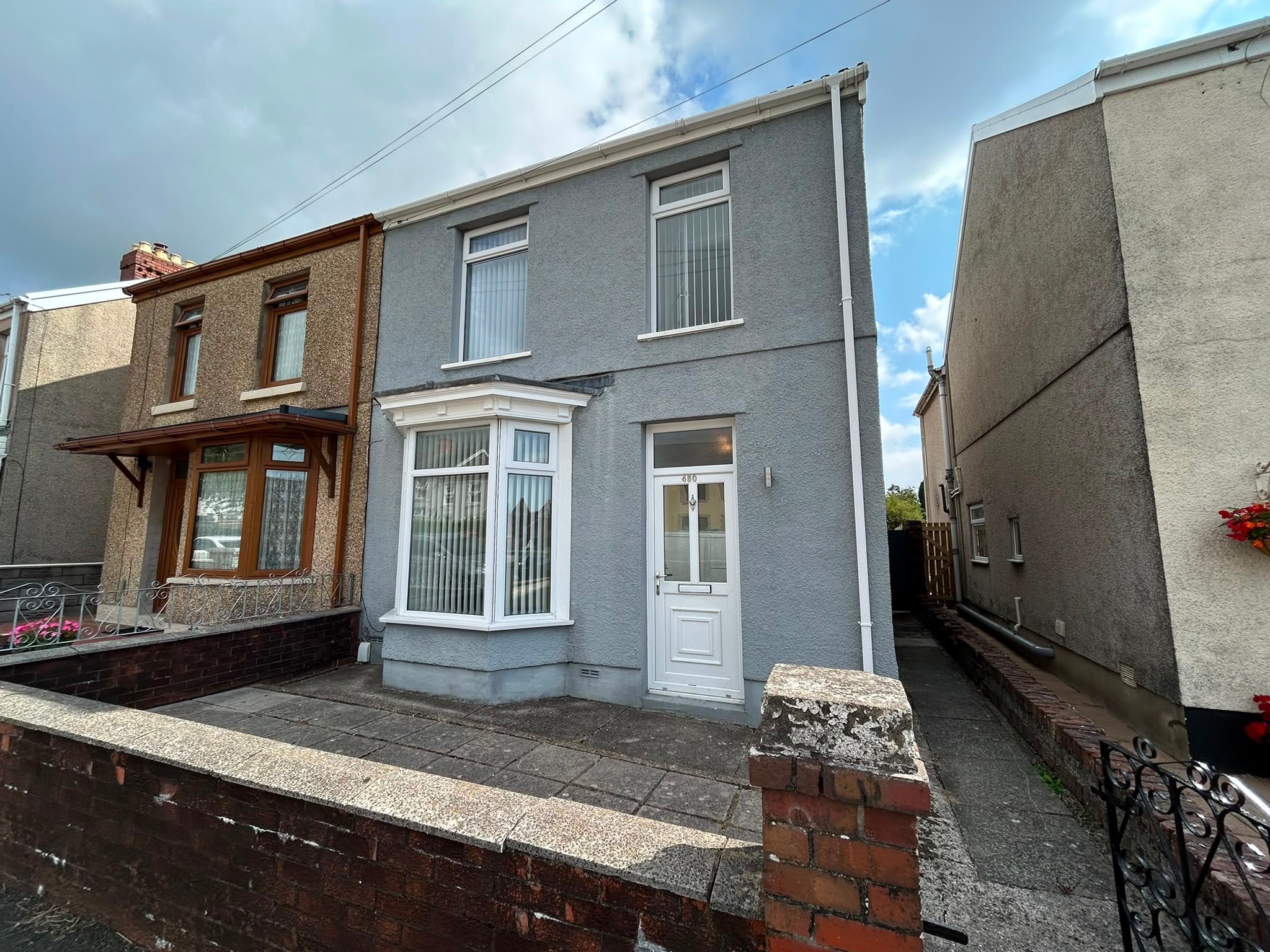 House Middle Road in Swansea