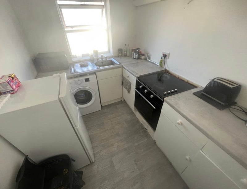 Room Avonvale Road in Bristol