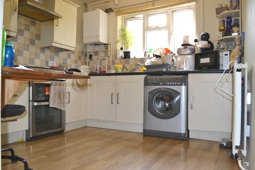 Flat Derwent Drive in Slough
