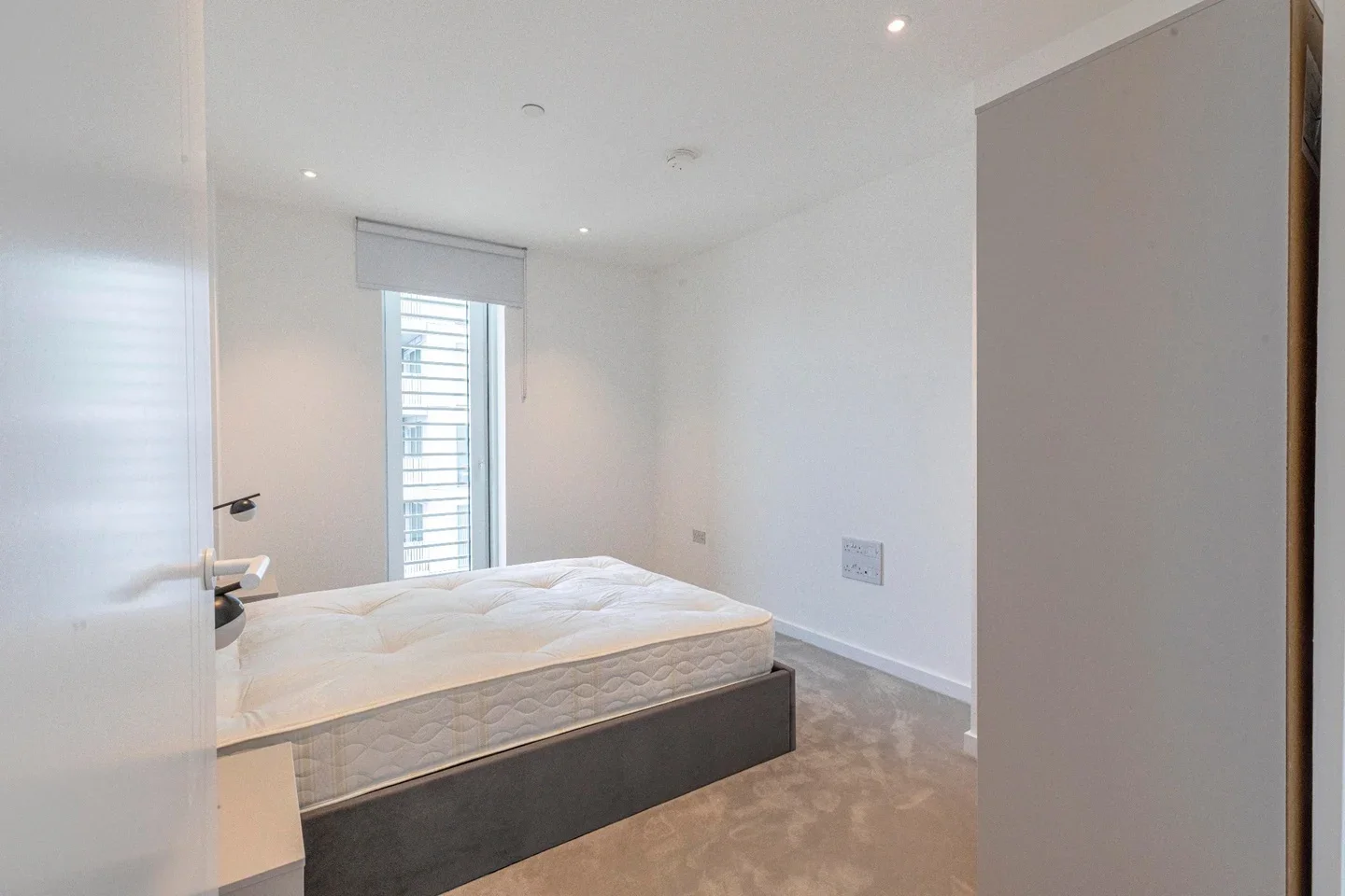 Flat Cendal Crescent in Greater London