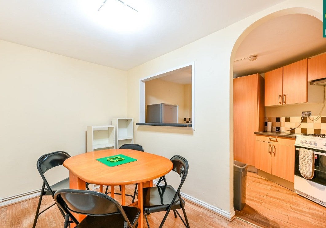 Flat George Mews in Greater London