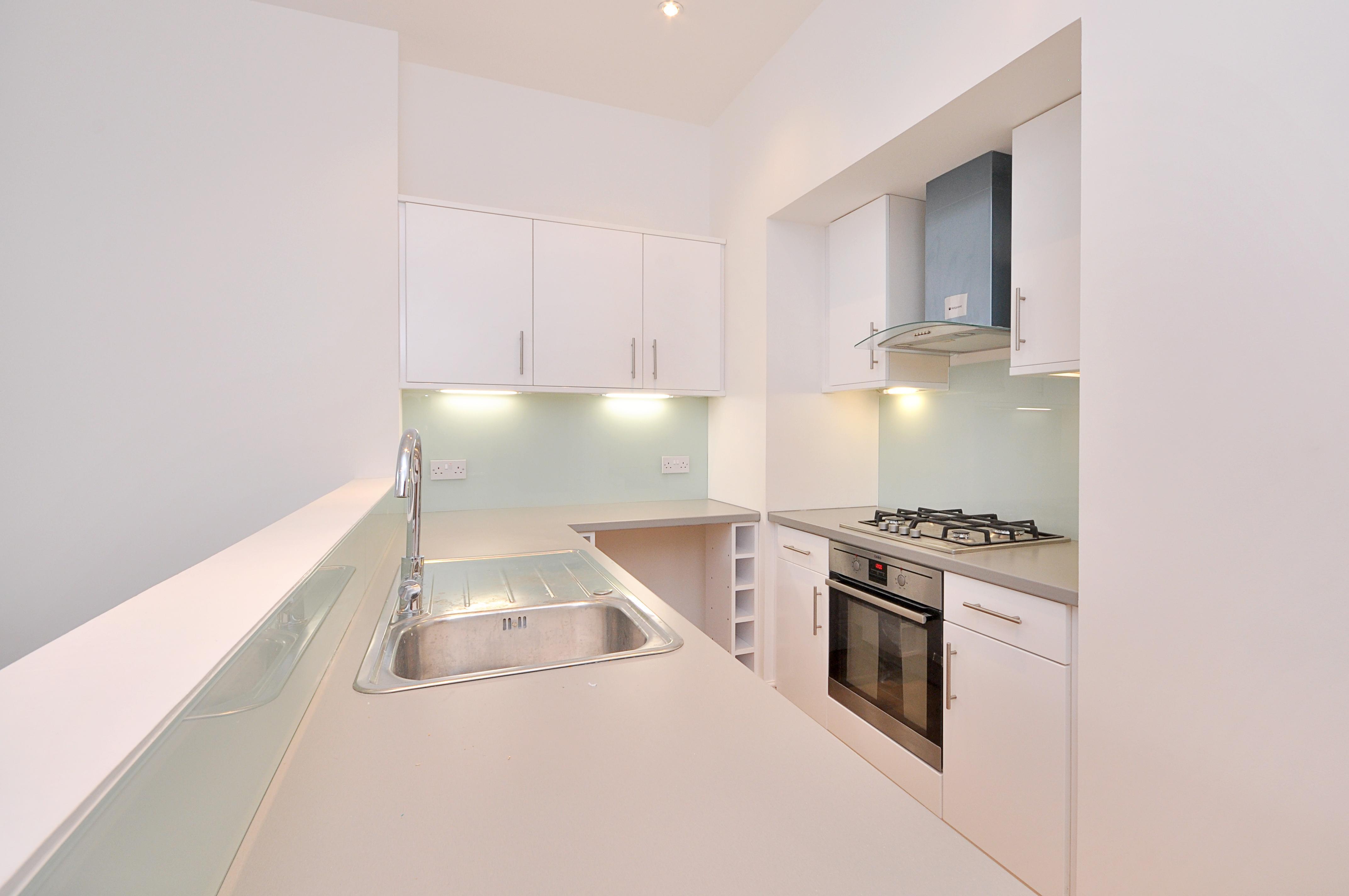 Flat Sternhold Avenue in Greater London